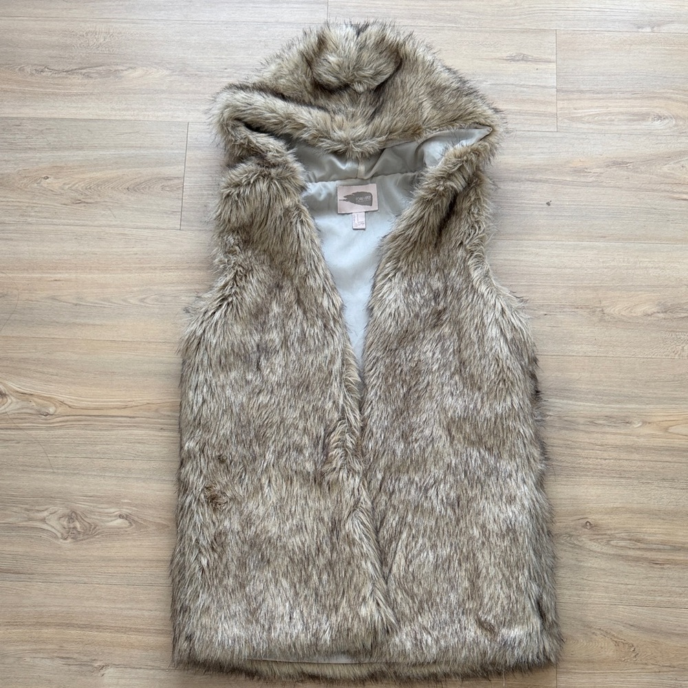Forever 21 Faux Fur Hooded Vest in Taupe